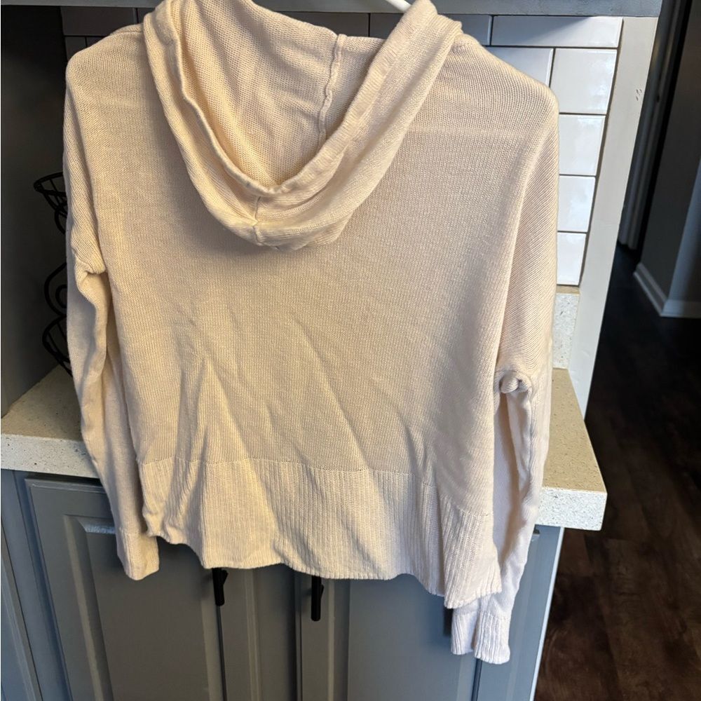 Women’s Tahari lightweight shirt/hoodie - Picture 5 of 5